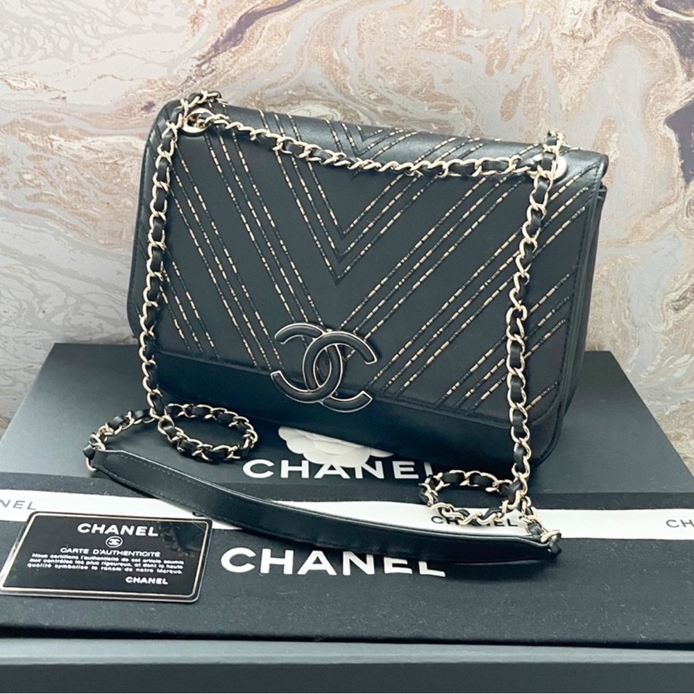 Chanel Medium CC Subtle Flap Chains Black Sheepskin Leather Chain Bag